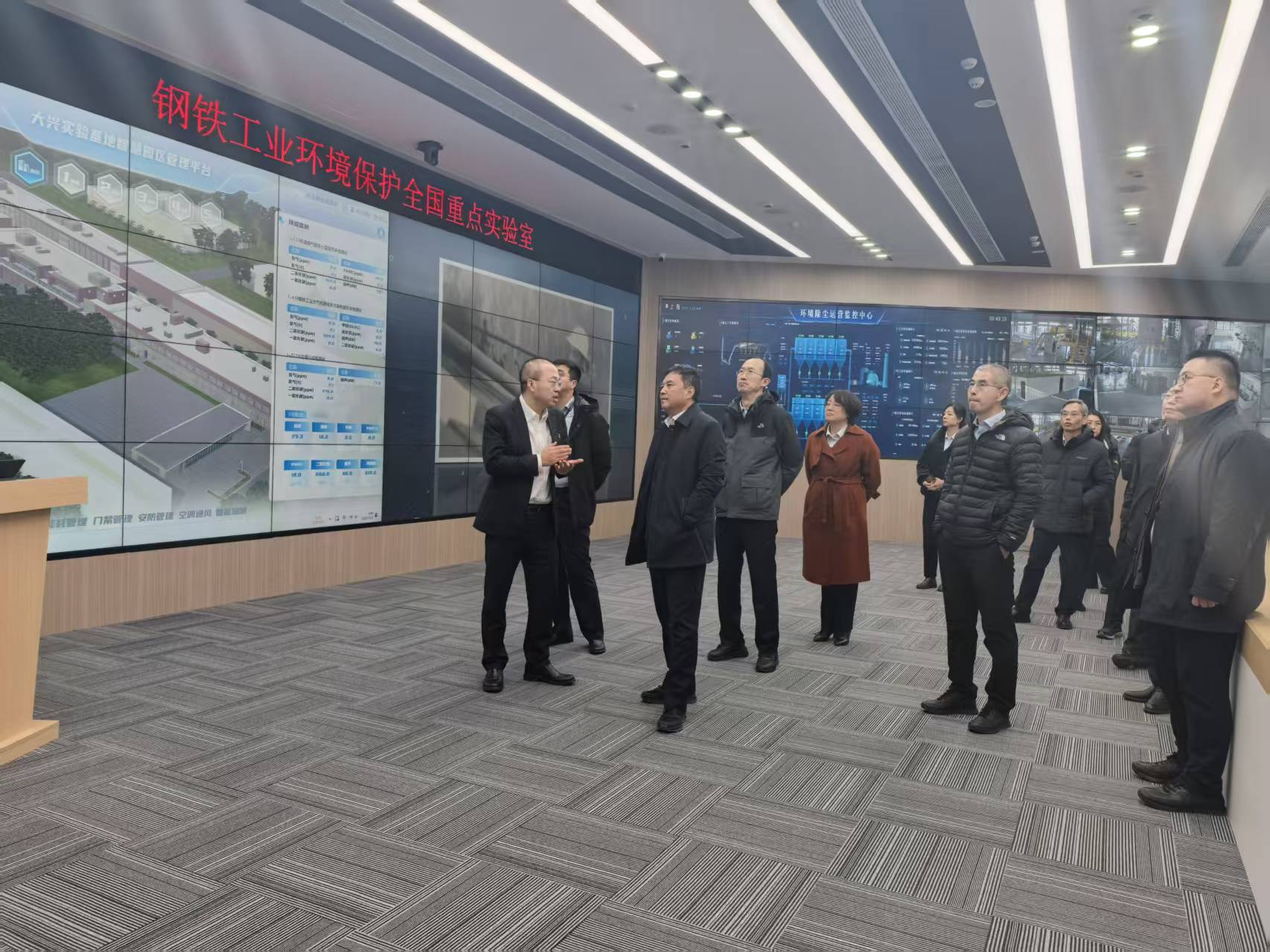 白小虎实地考察全重实验室信息化展厅